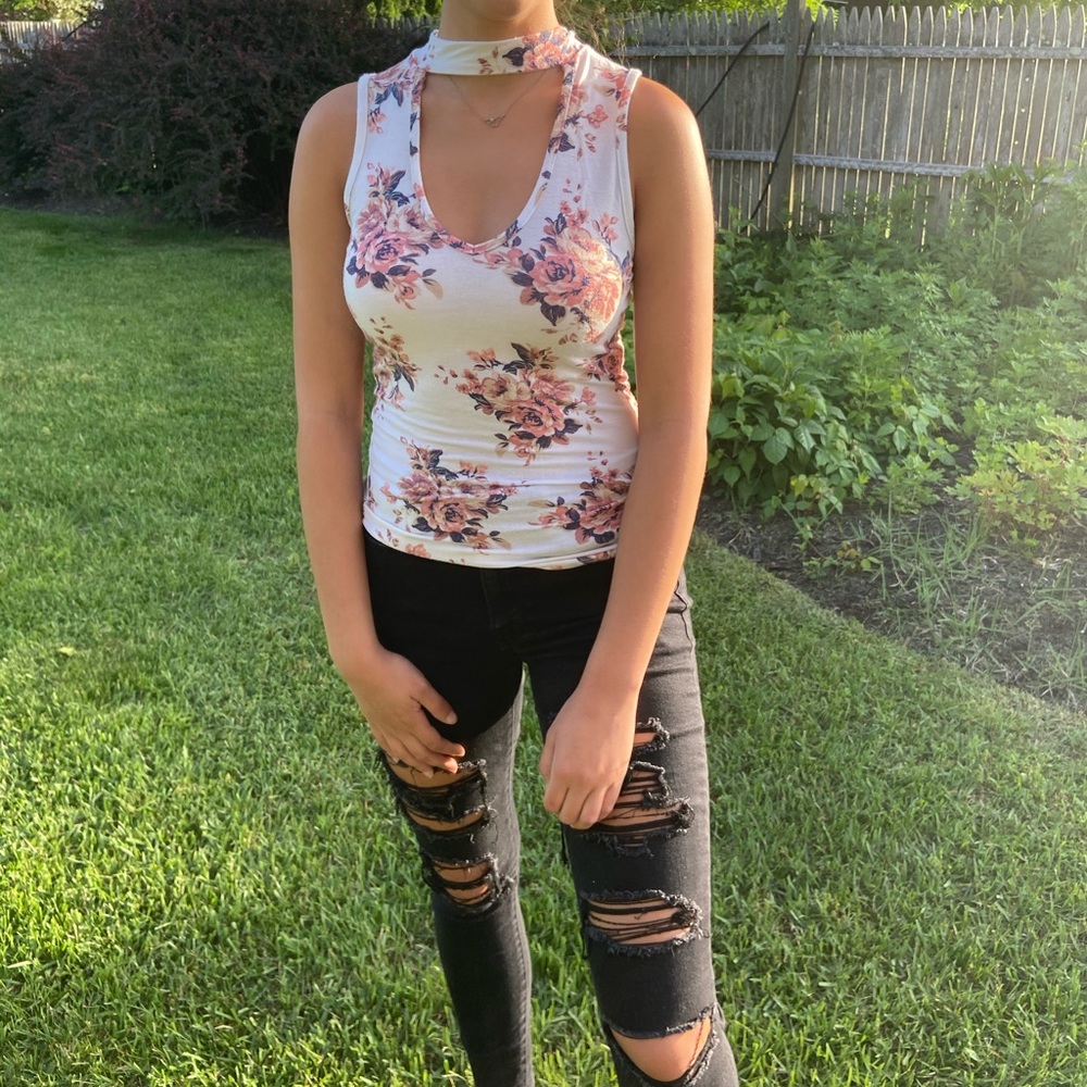 Floral Key hole tank top